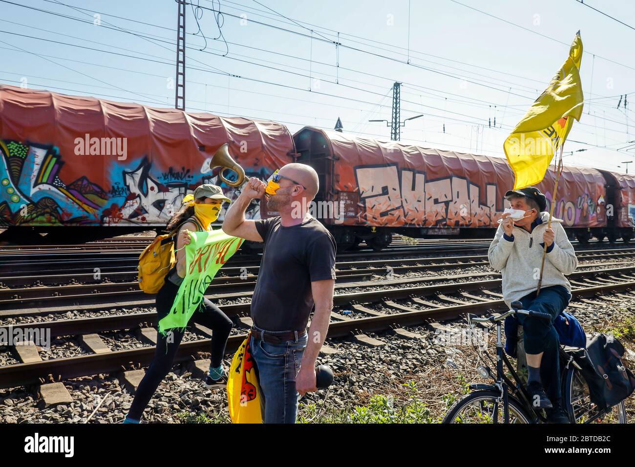 Muenster, Renania Settentrionale-Vestfalia, Germania - dimostrazione di energia nucleare al momento della crisi della corona con distanza e maschere di fronte, avversari Foto Stock