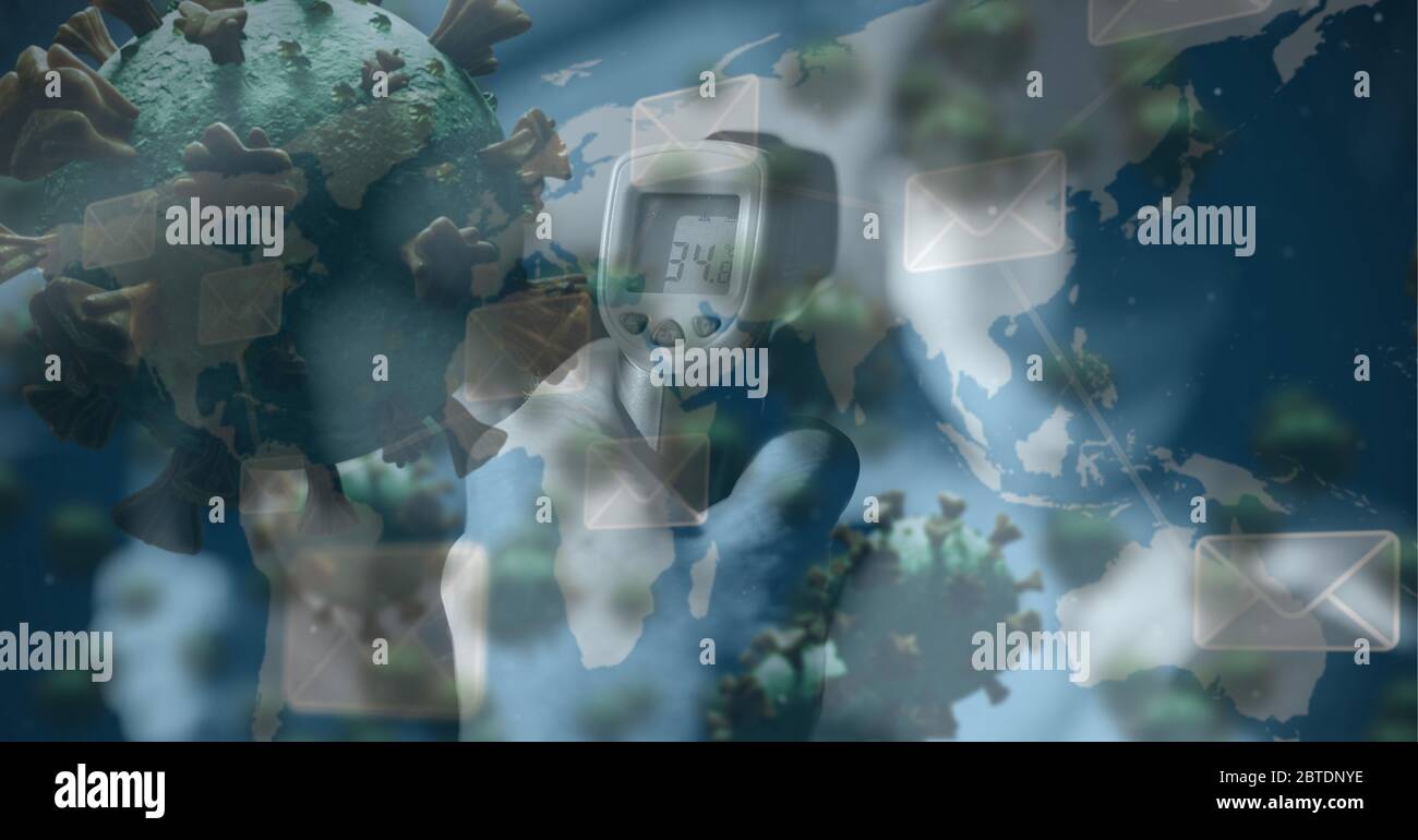 Virus globale covid19 su mappa del mondo e termometro pistola Foto Stock