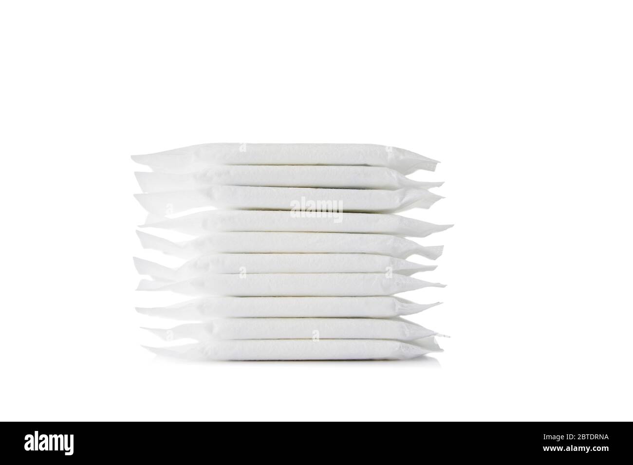 Tamponi igienici femmina isolati su fondo bianco. Prodotti per l'igiene femminile Foto Stock