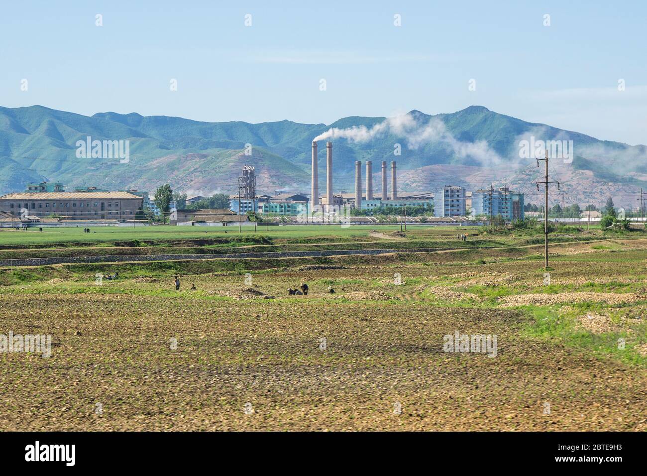 Strada da Pyongyang a Kaesong, Corea del Nord Foto Stock