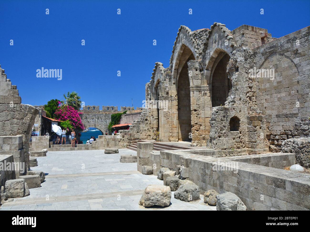 Rovine della chiesa medievale della Vergine del Burgh nel centro storico di Rodi, Grecia Foto Stock