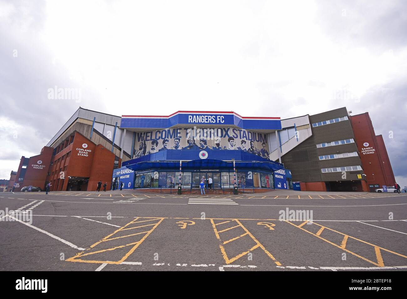 GLASGOW, SCOZIA - 18 LUGLIO 2019: Vista esterna del luogo prima della seconda tappa della prima partita di qualificazione della UEFA Europa League 2019/20 tra il Rangers FC (Scozia) e il St Joseph's FC (Gibilterra) all'Ibrox Park. Foto Stock