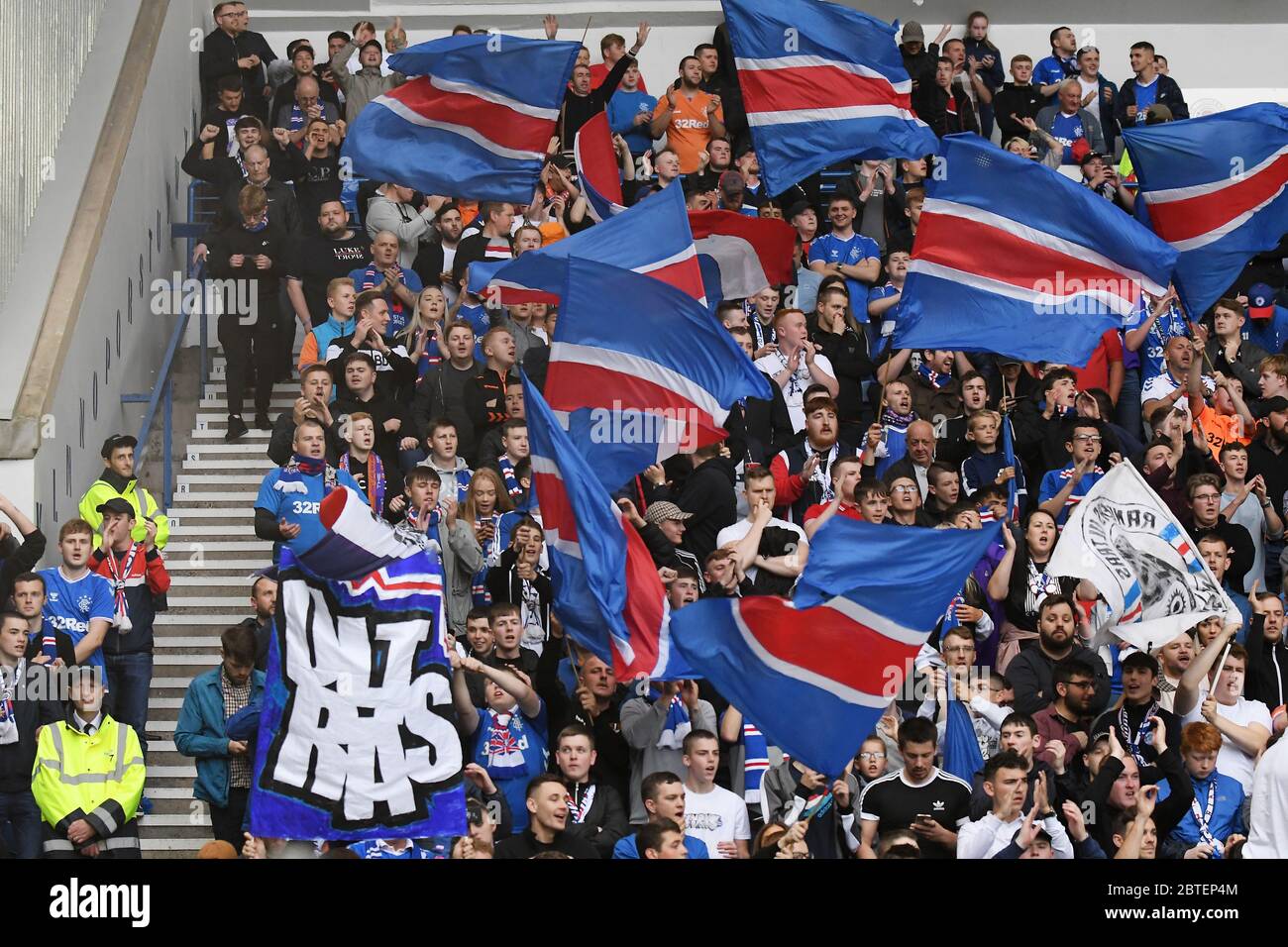 GLASGOW, SCOZIA - 18 LUGLIO 2019: Gli Ulra Rangers hanno ritratto durante la seconda tappa della prima partita di qualificazione della UEFA Europa League 2019/20 tra il Rangers FC (Scozia) e il St Joseph's FC (Gibilterra) all'Ibrox Park. Foto Stock