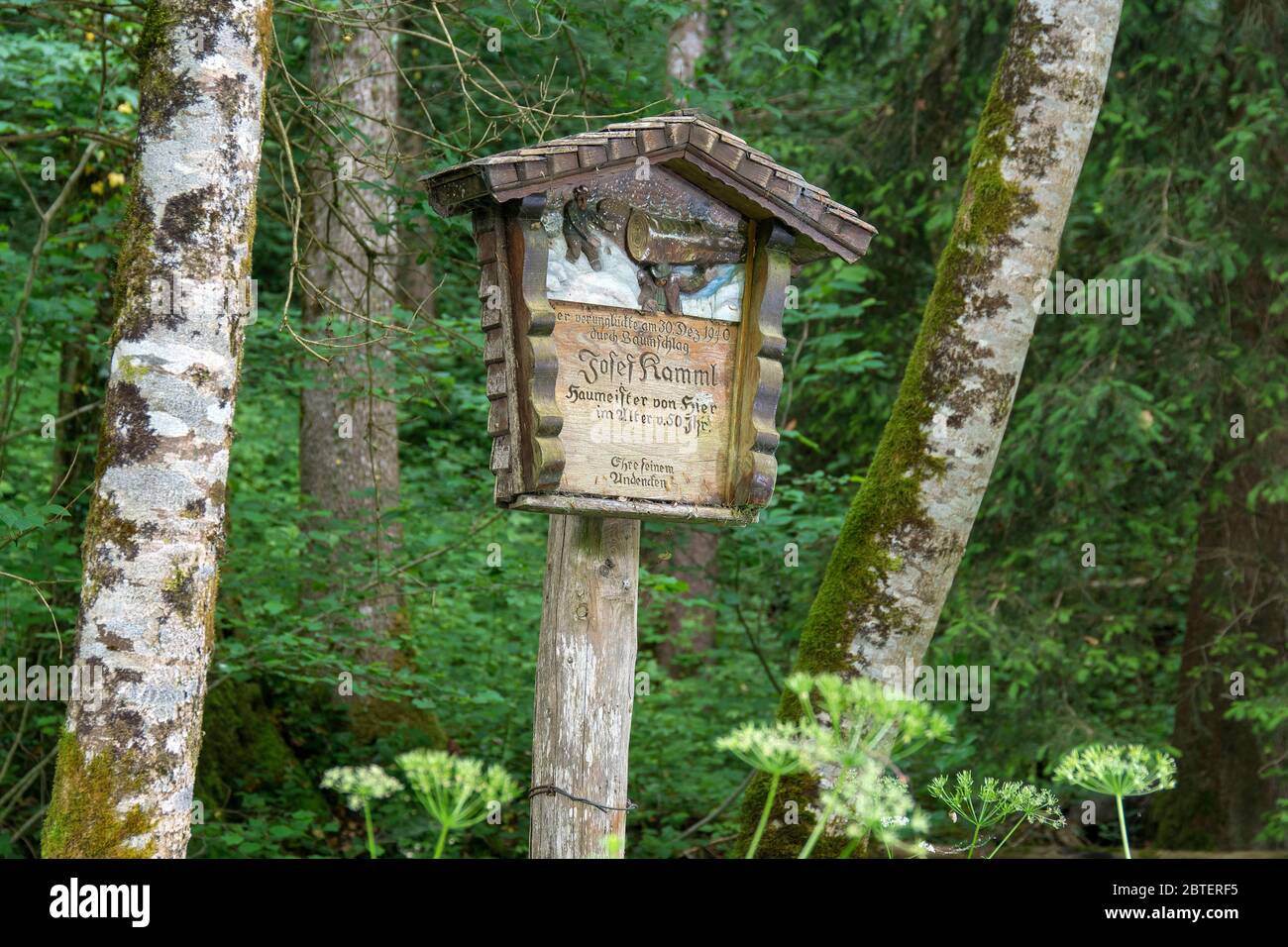 Das Marterl am Kohlhäuslweg in der Nähe vom Achner - erinnert an einen verunglückten Holzknecht Foto Stock