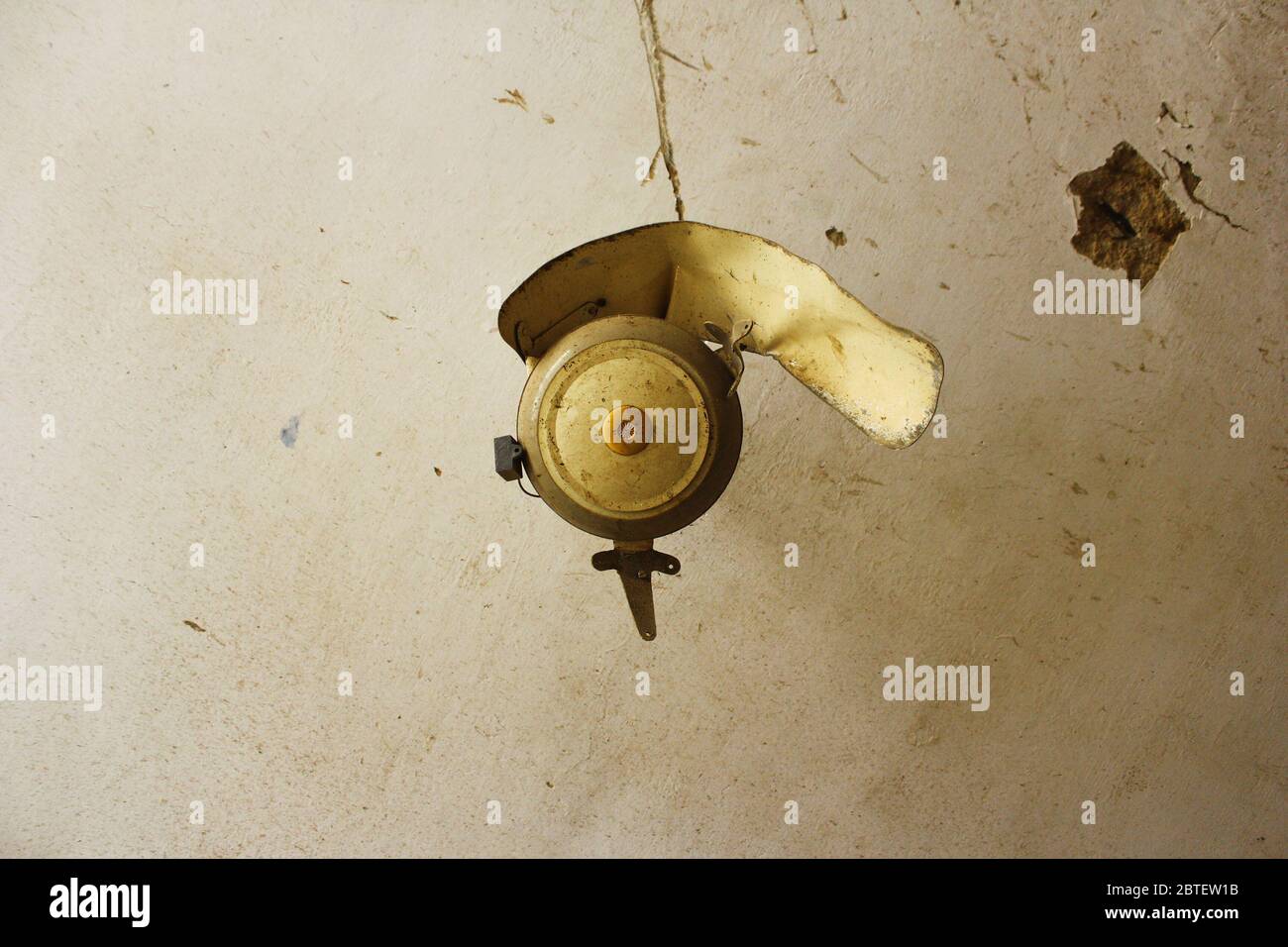 Karachi, Pakistan - ventola danneggiata dopo l'esplosione di bombe nella città di Abbas - 12/03/2013 Foto Stock