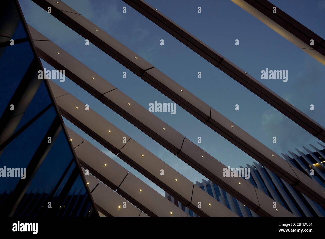 Dettaglio di una sede EDP di un edificio aziendale modernista a Lisbona, Portogallo Foto Stock