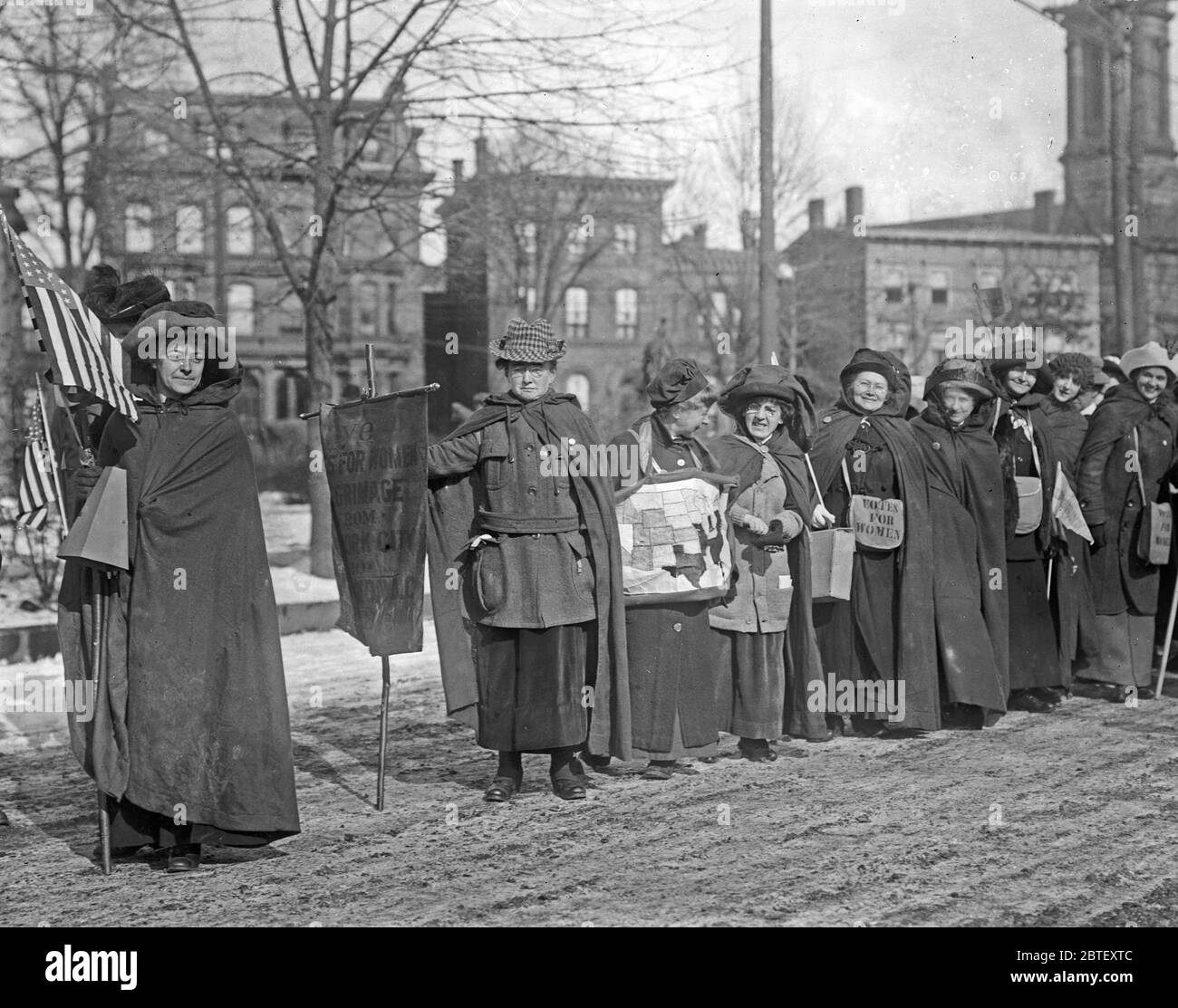 Gli escursionisti a suffragio che hanno preso parte all'escursione a suffragio da New York City a Washington, D.C. che ha aderito al 3 marzo 1913 National American Woman suffragle Association parade Foto Stock