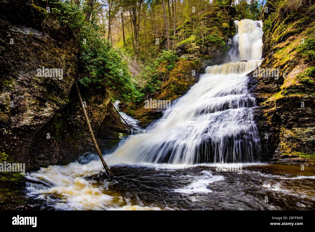 Scenic Dingmans Falls in Delaware Township luogo di destinazione turistica Foto Stock