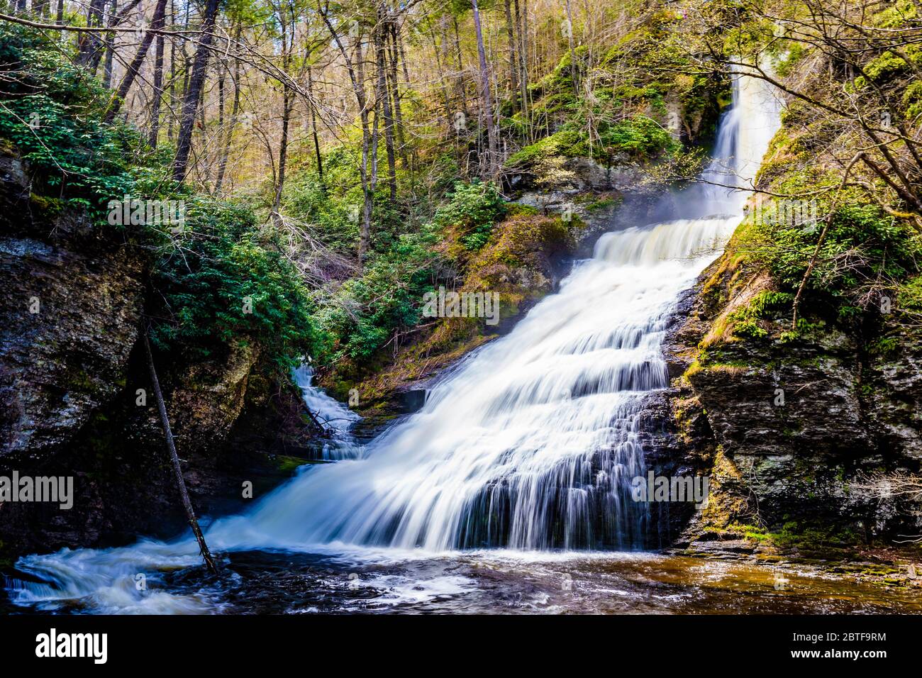 Scenic Dingmans Falls in Delaware Township luogo di destinazione turistica Foto Stock