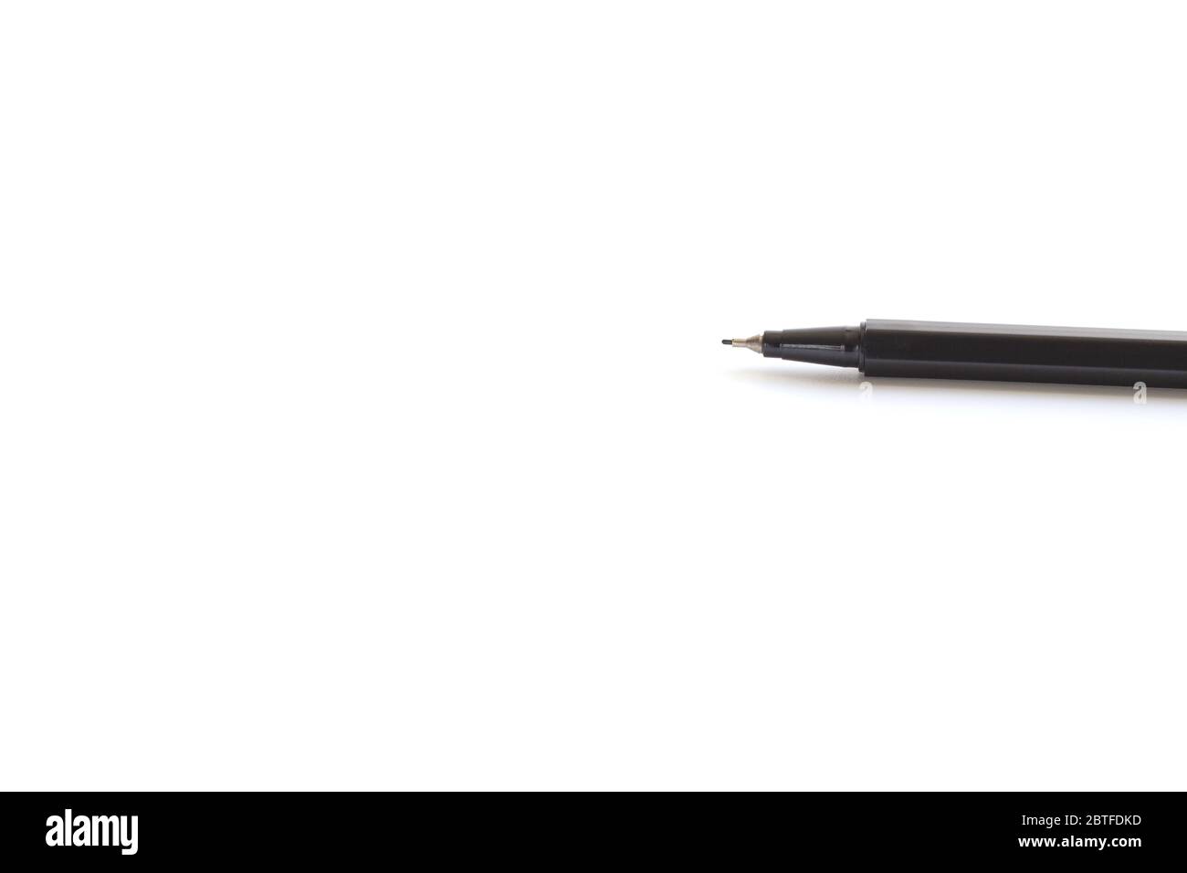 Penna nera su sfondo bianco. Schizzo, simulata. Concetto di piano aziendale Foto Stock