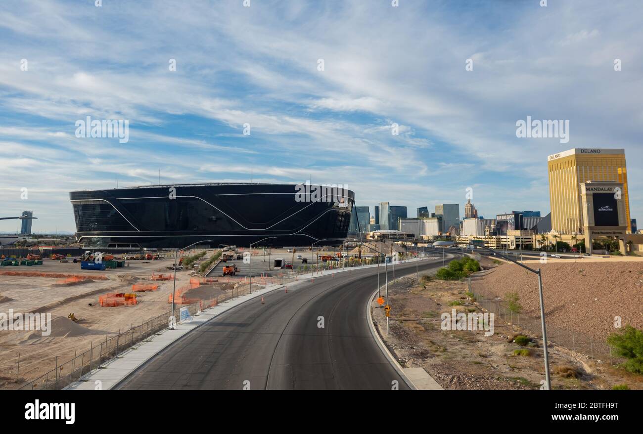 Las Vegas, 6 MAGGIO 2020 - Vista pomeridiana dello Stadio Allegiant e della via alta Foto Stock
