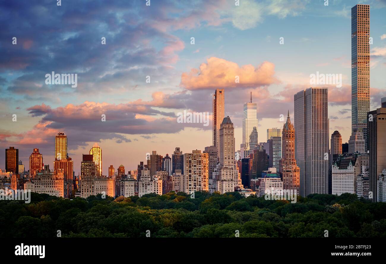 New York City Upper East Side skyline oltre il parco centrale al tramonto, STATI UNITI D'AMERICA. Foto Stock