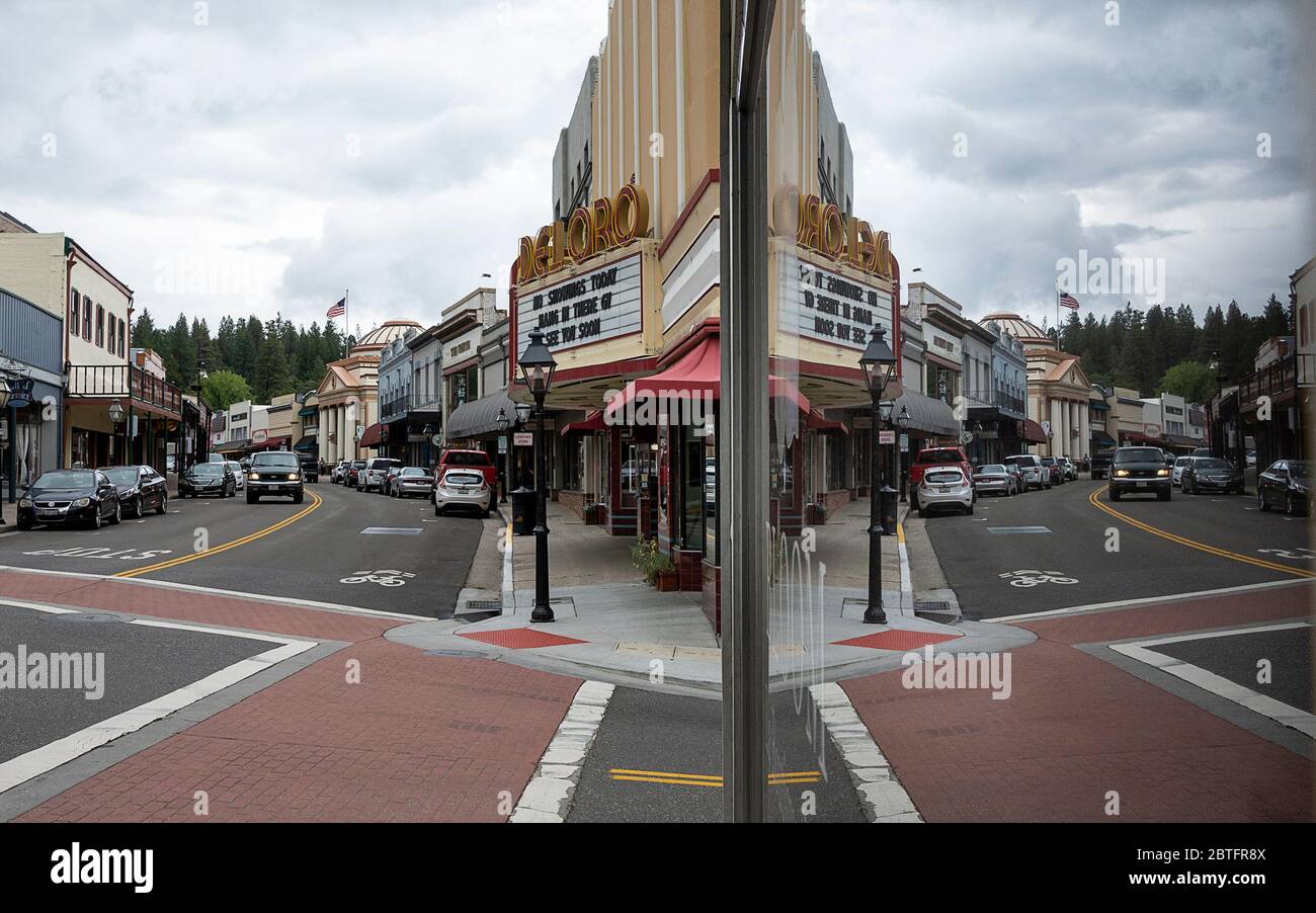 Grass Valley, California, Stati Uniti. 18 maggio 2020. Il cinema del Oro è chiuso ai clienti lunedì 18 maggio 2020 a Grass Valley durante la pandemia del coronavirus. Credit: Paul Kitagaki Jr./ZUMA Wire/Alamy Live News Foto Stock