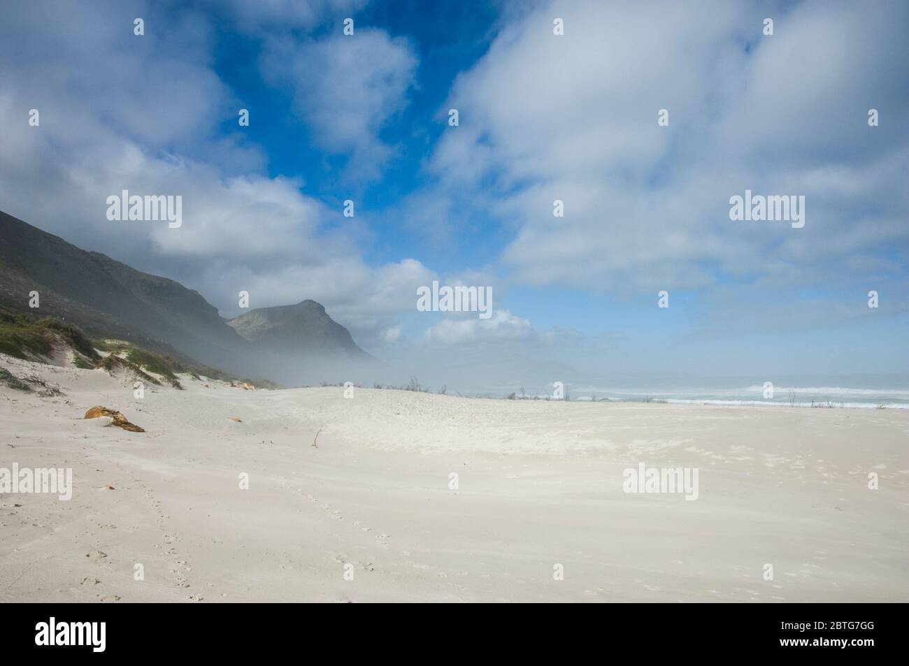 misty scogliere bianca spiaggia città del capo Foto Stock