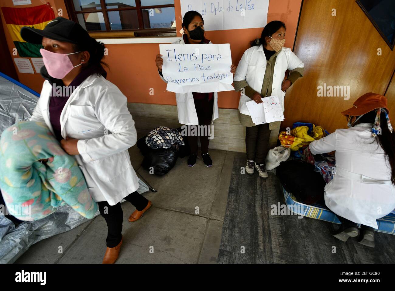 25 maggio 2020, la Paz, LA PAZ, Bolivia: Un gruppo di medici e assistenti infermieristici continua lo sciopero della fame all'Ospedale Generale di la Paz, Bolivia, dopo aver protestato ripetutamente per le strade, senza risultati. Richiedono la creazione di più posizioni per il personale sanitario e di attrezzature per la protezione della biosicurezza per il personale ospedaliero. Essi denunciano inoltre che la flessibilità della quarentena nelle città di El Alto e la Paz, porterà ad una nuova epidemia di COVID-19 nel paese, che non potranno affrontare considerando le condizioni povere del sistema sanitario boliviano (immagine di credito: Foto Stock