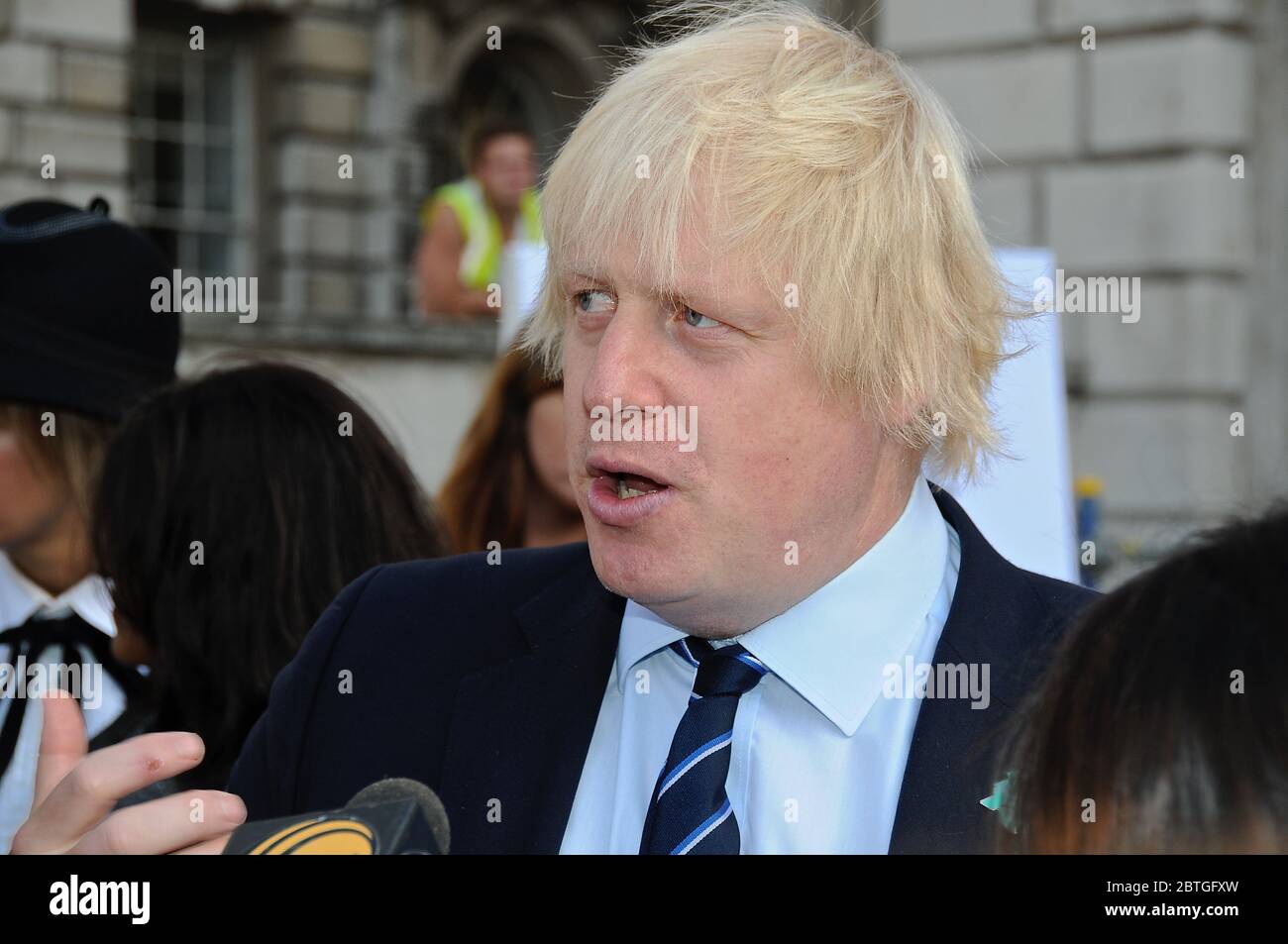 Boris Johnson attuale primo Ministro è stato Londra maggiore e il Ministro degli Esteri prima di utilizzare per godersi il giro di Londra e strofinare le spalle con quelli nel settore della Moda . Foto Stock