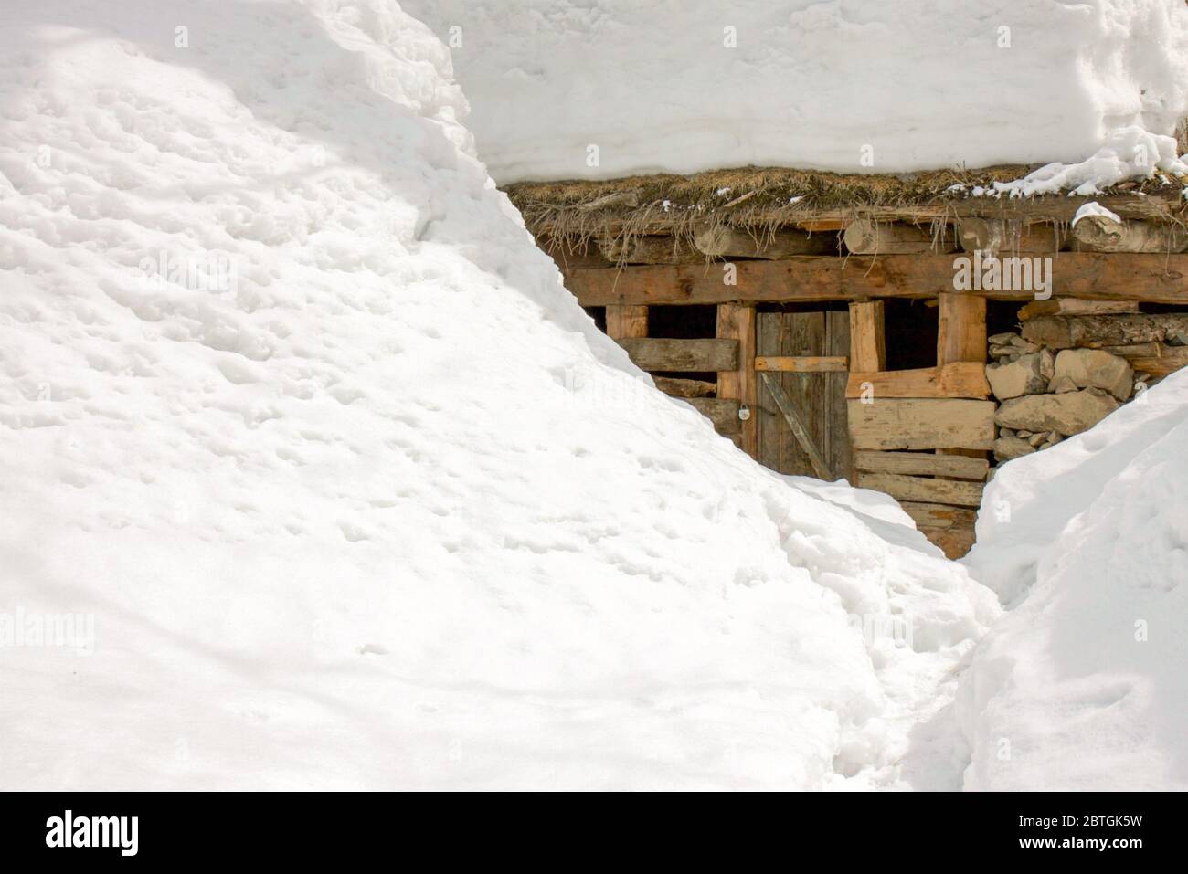 Rifugio innevato in Kashmir, India Foto Stock