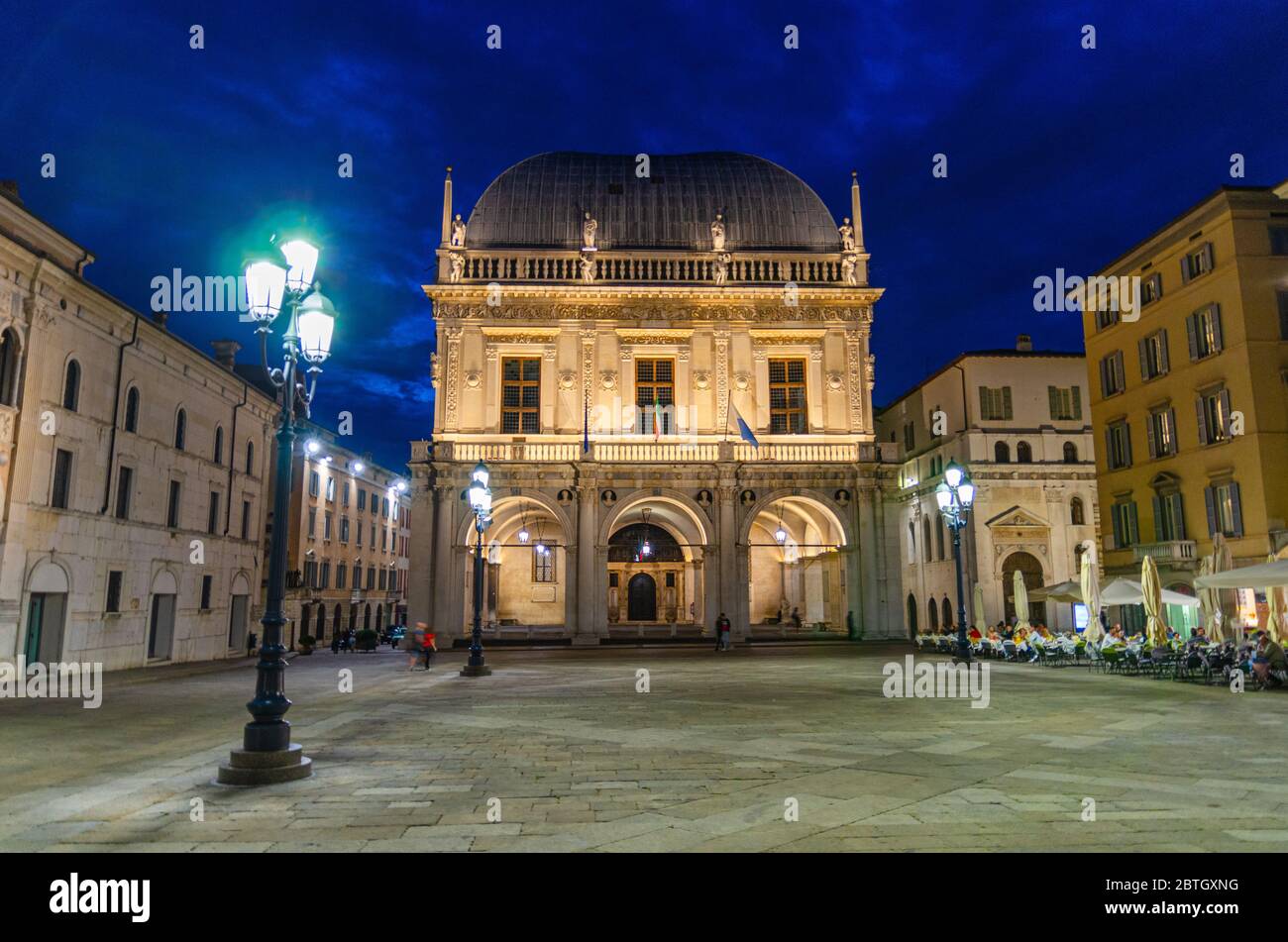 Palazzo della Loggia Palazzo del Municipio Palazzo in stile rinascimentale e luci di piazza della Loggia, centro storico di Brescia, vista notturna, Lombardia, Italia settentrionale Foto Stock