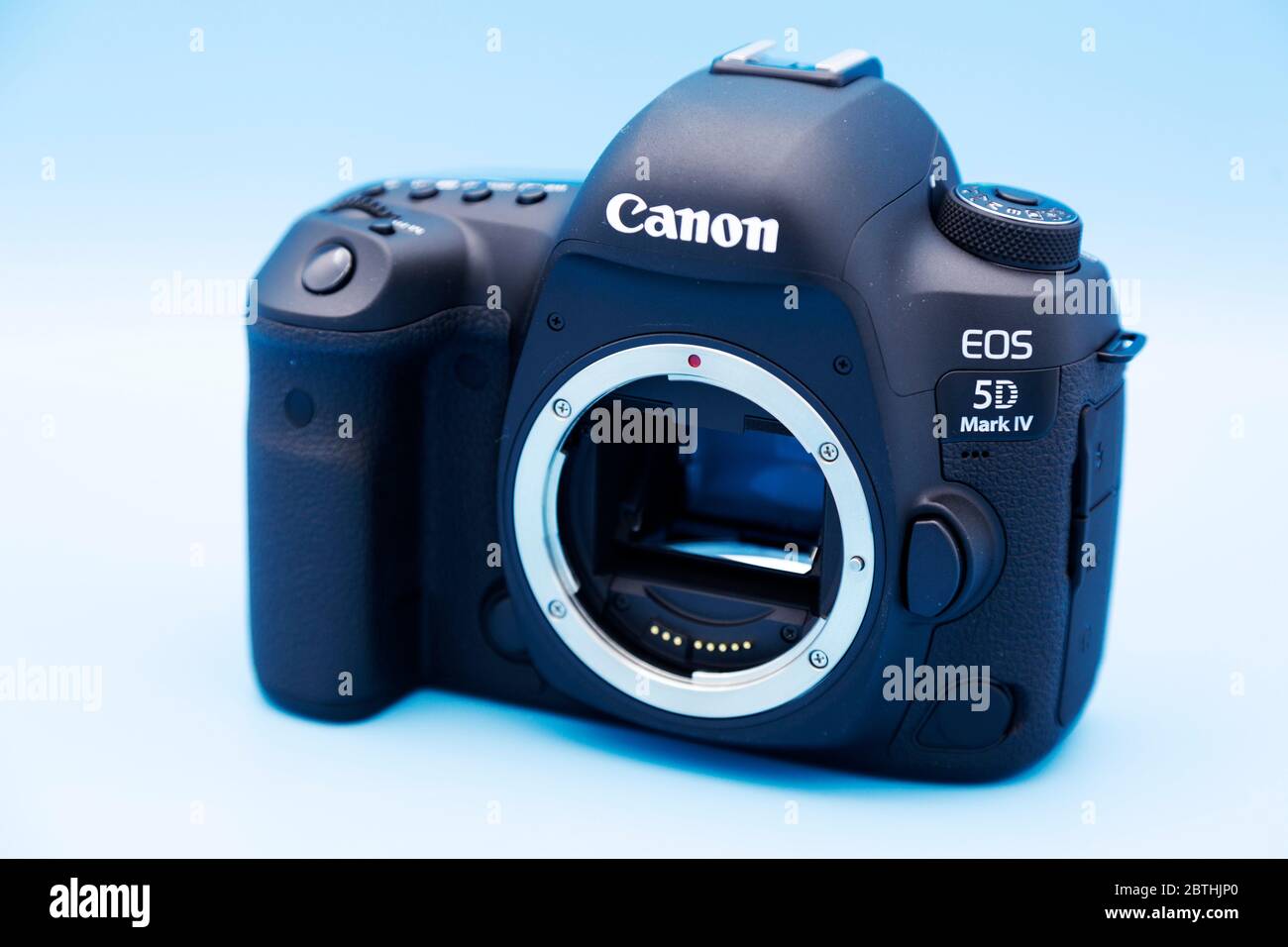Corpo della fotocamera Canon 5D Mark IV, una fotocamera reflex digitale full-frame a obiettivo singolo (D-SLR). Foto Stock