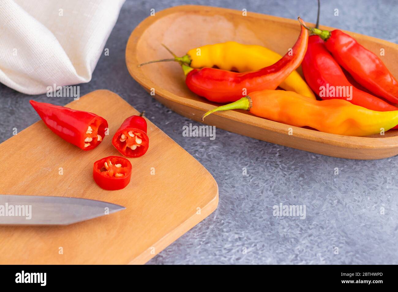 Presentazione del peperoncino rosso caldo peruviano (Aji Limo) Foto Stock