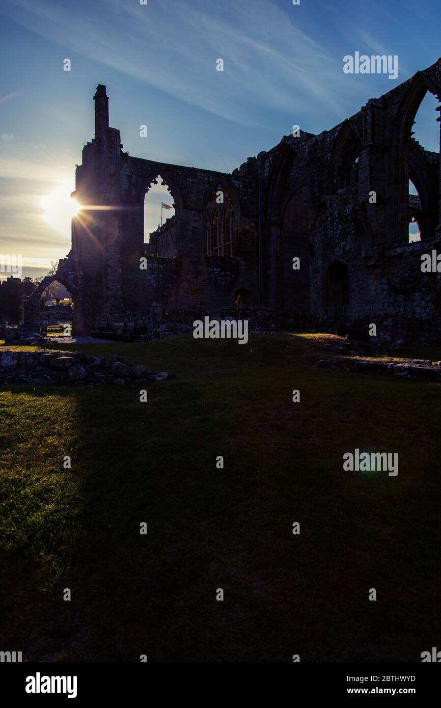 Bolton Abbey a Wharfedale, North Yorkshire, Inghilterra. Le rovine del monastero agostiniano del XII secolo, oggi noto come Bolton Priory Foto Stock