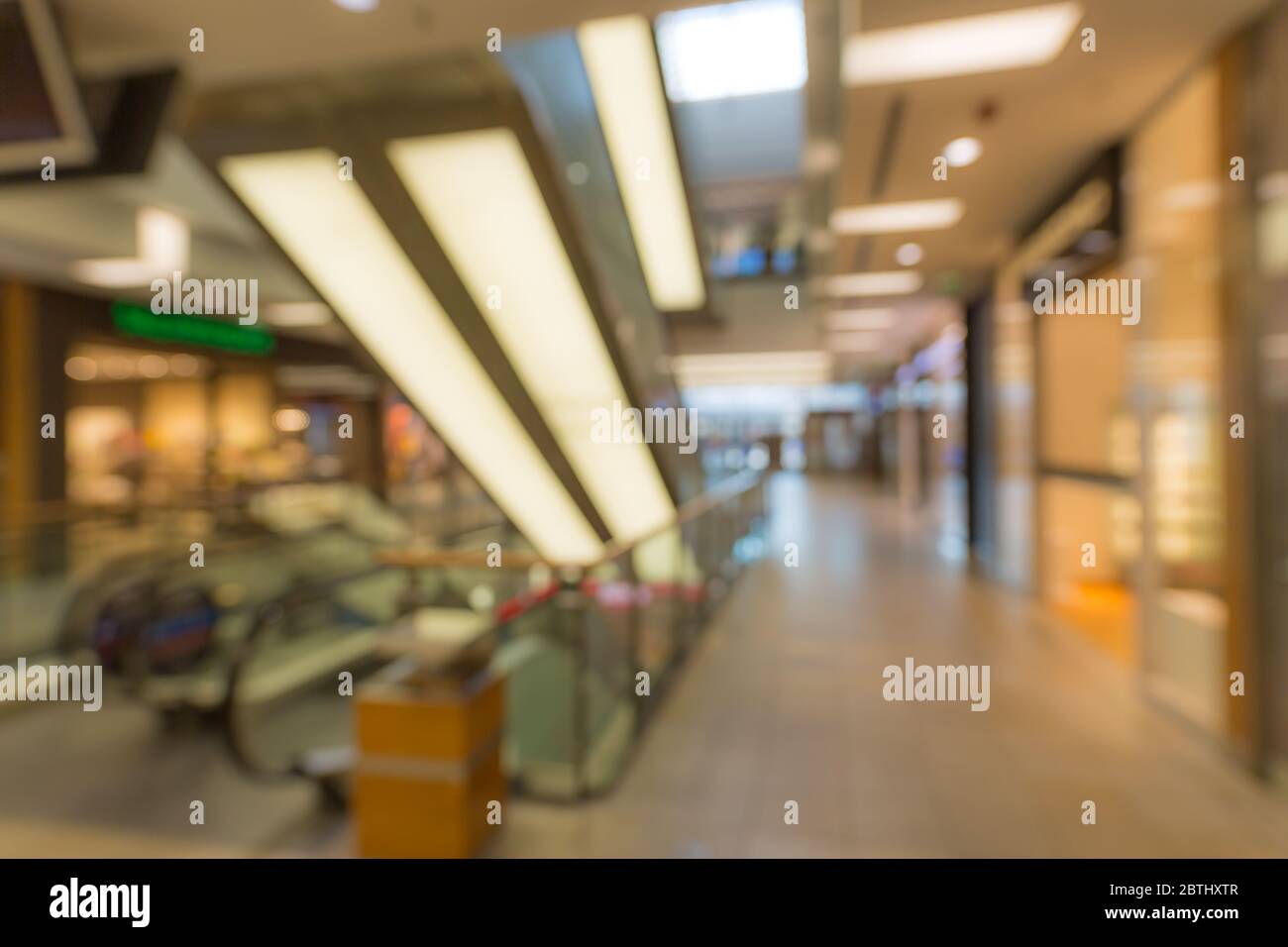 Abstract e sfocatura bokeh bella lussuoso shopping mall e department store interno per lo sfondo Foto Stock