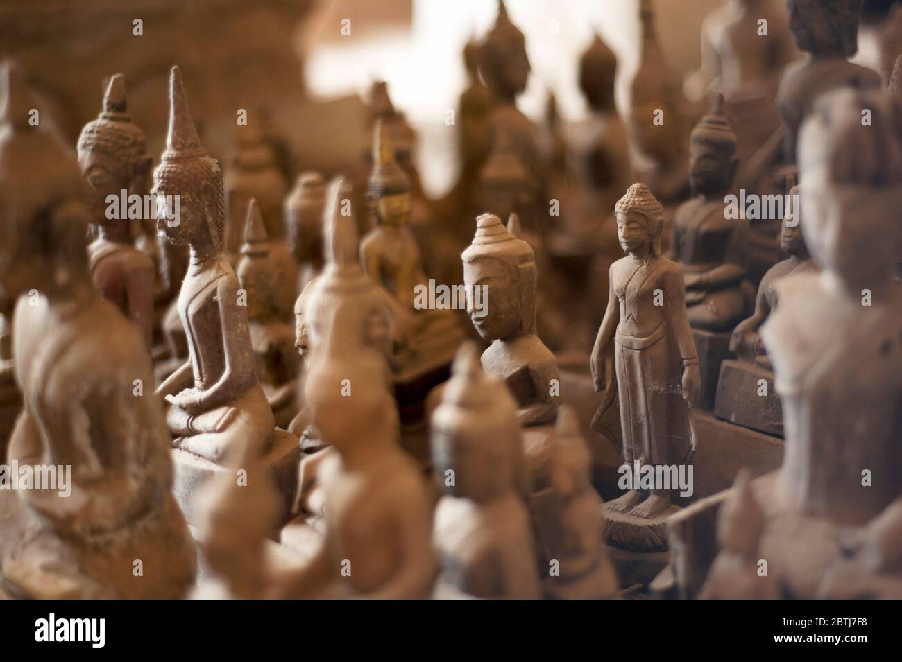 Statue di Buddha nelle Grotte di Pak ou, Laos settentrionale, Asia sudorientale Foto Stock