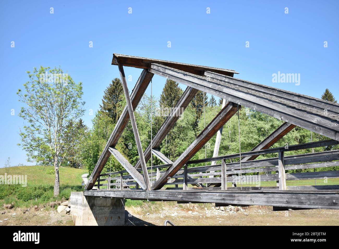 Vecchio ponte di legno sul Sihlsee in Svizzera Foto Stock