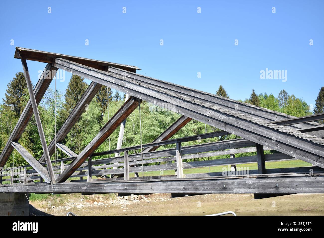 Vecchio ponte di legno sul Sihlsee in Svizzera Foto Stock