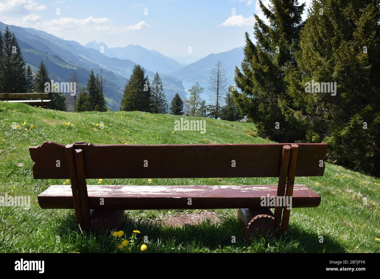 Panca vuota per rilassarsi a Flumserberg in Svizzera Foto Stock