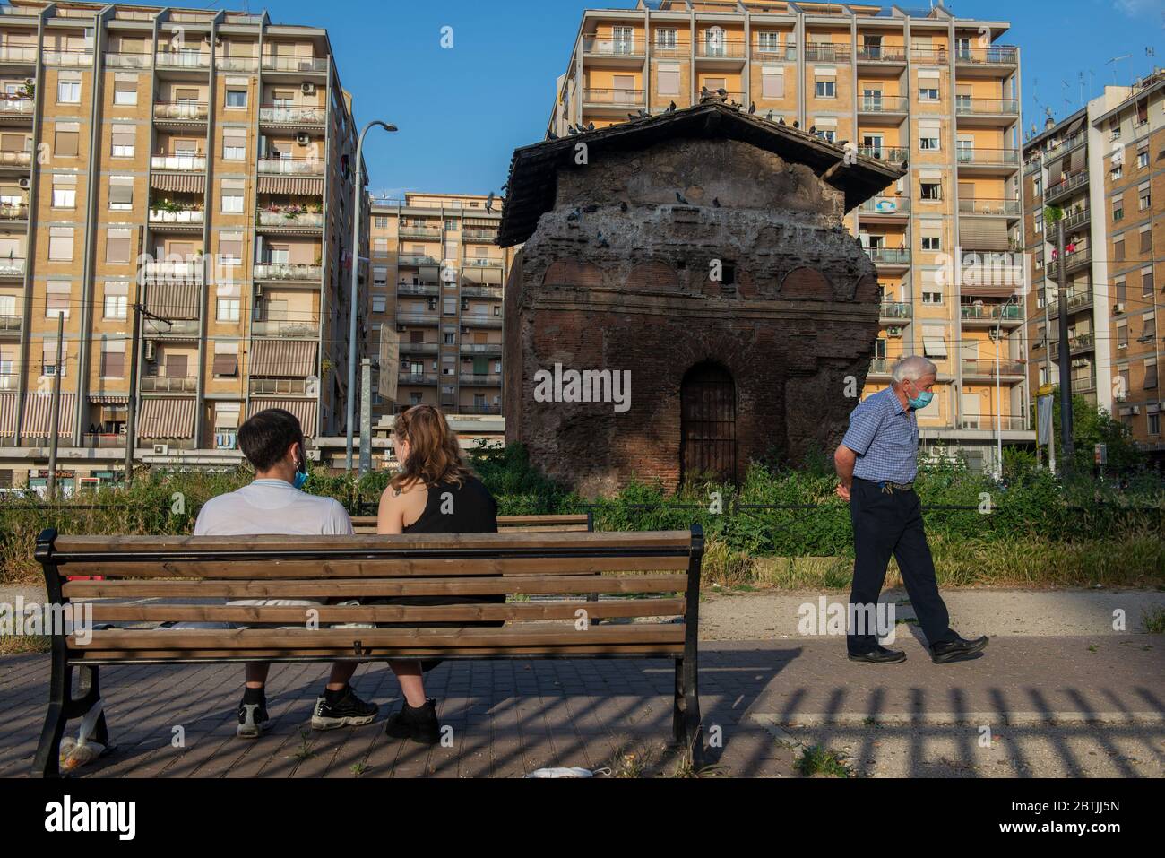 Roma, Italia: Coppia anziana e fidanzata. © Andrea Sabbadini Foto Stock