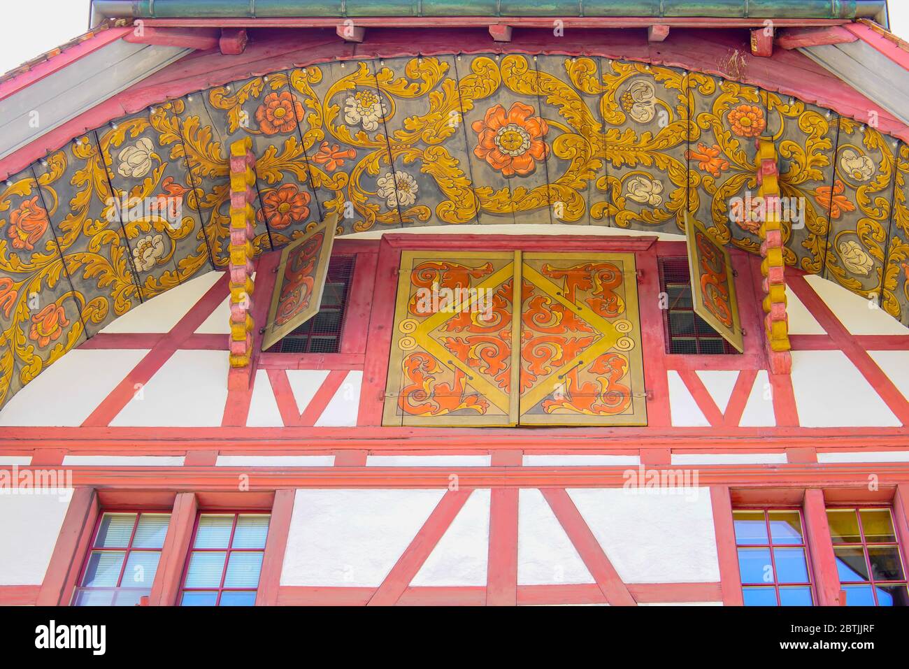 Edificio colorato di Bahnhofstrasse 5/7. La città vecchia di Aarau è la città dei soffitti splendidamente decorati, Canton Argovia, Svizzera. Foto Stock