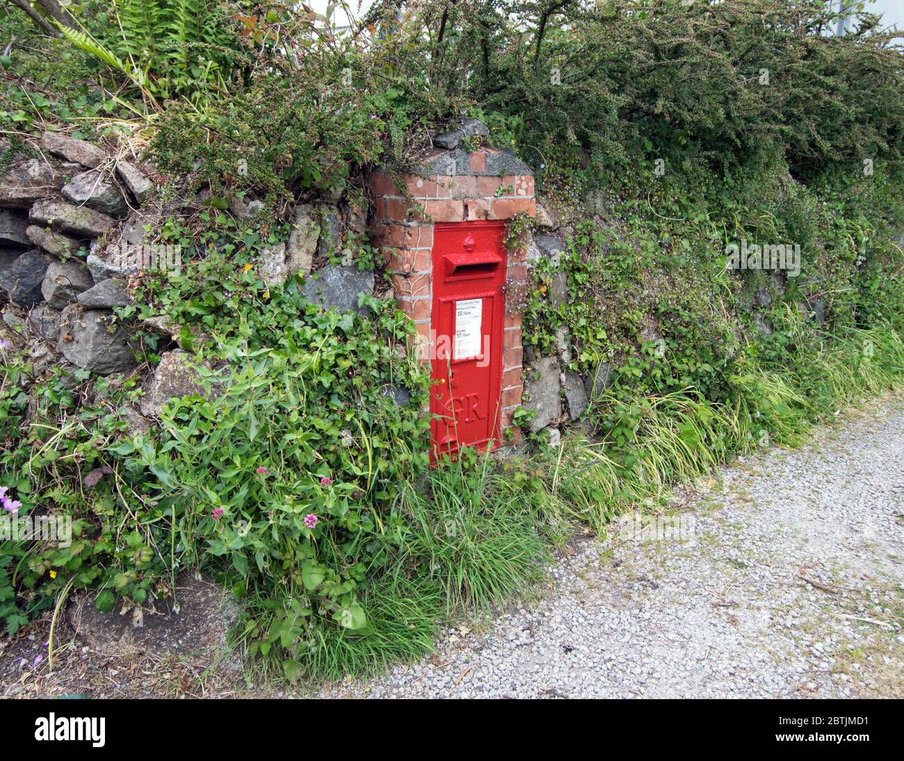 Red Post Box a Paul, Cornovaglia UK Foto Stock