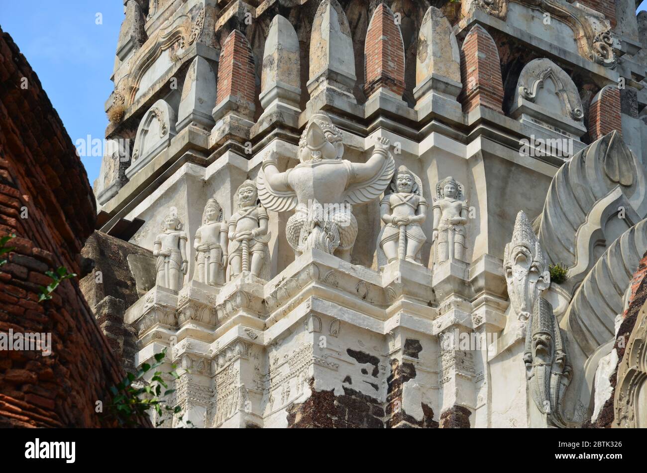 Dettagli di un chedi bianco a Wat Phra Mahathat in Ayutthaya Foto Stock