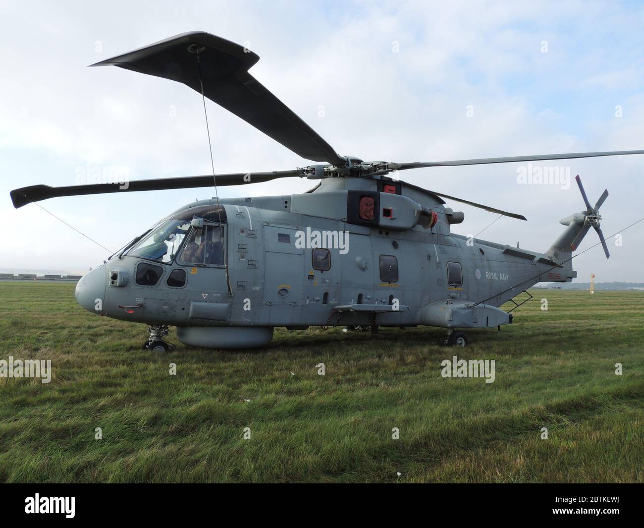 ZH839, un AgustaWestland Merlin HM1 gestito da 820 Naval Air Squadron, la Royal Navy (Fleet Air Arm), in esposizione statica a Leuchars nel 2013. Foto Stock