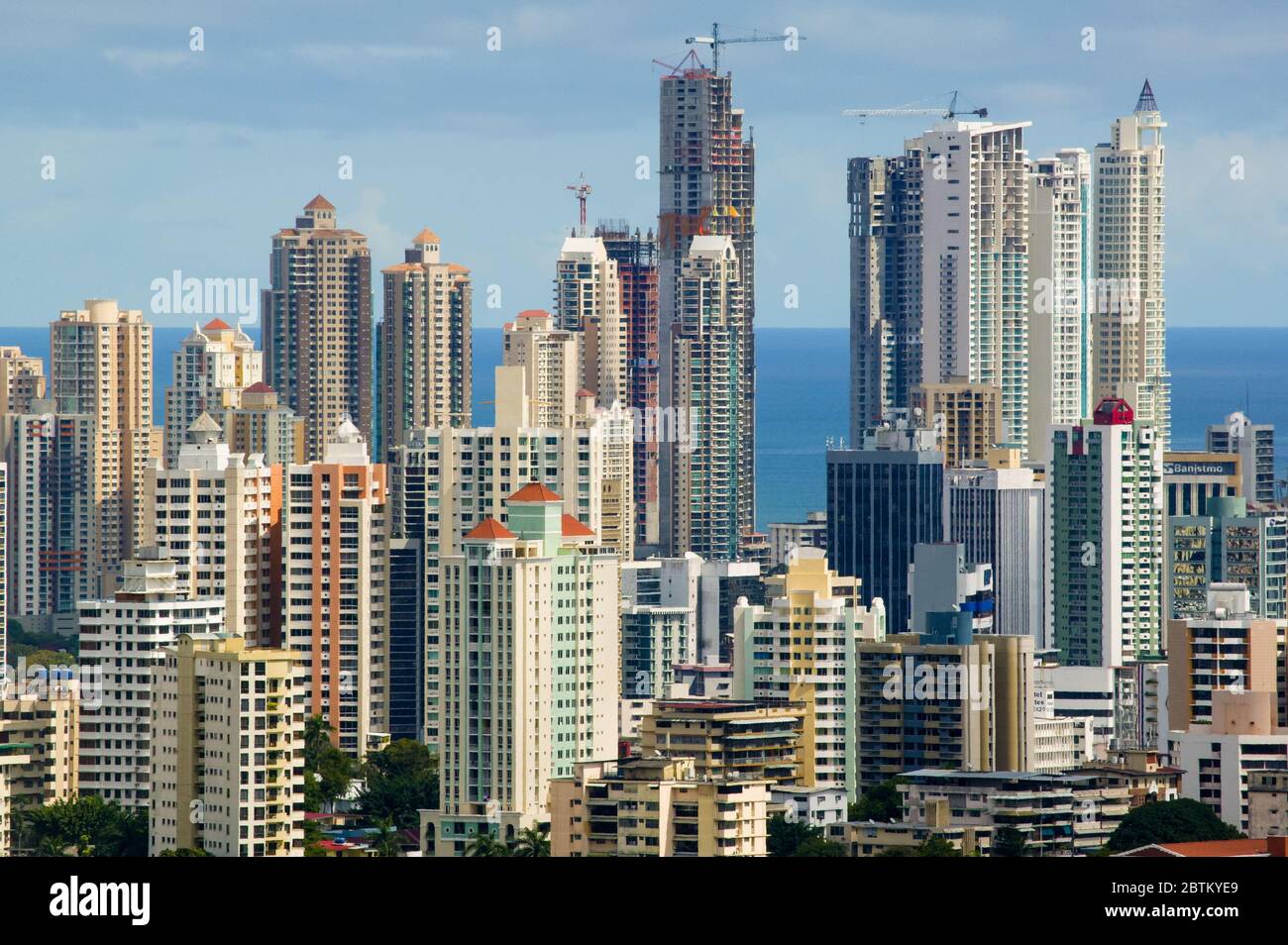 Vista panoramica della Città di Panama visto dal parco metropolitano, Repubblica di Panama. Novembre 2007. Foto Stock