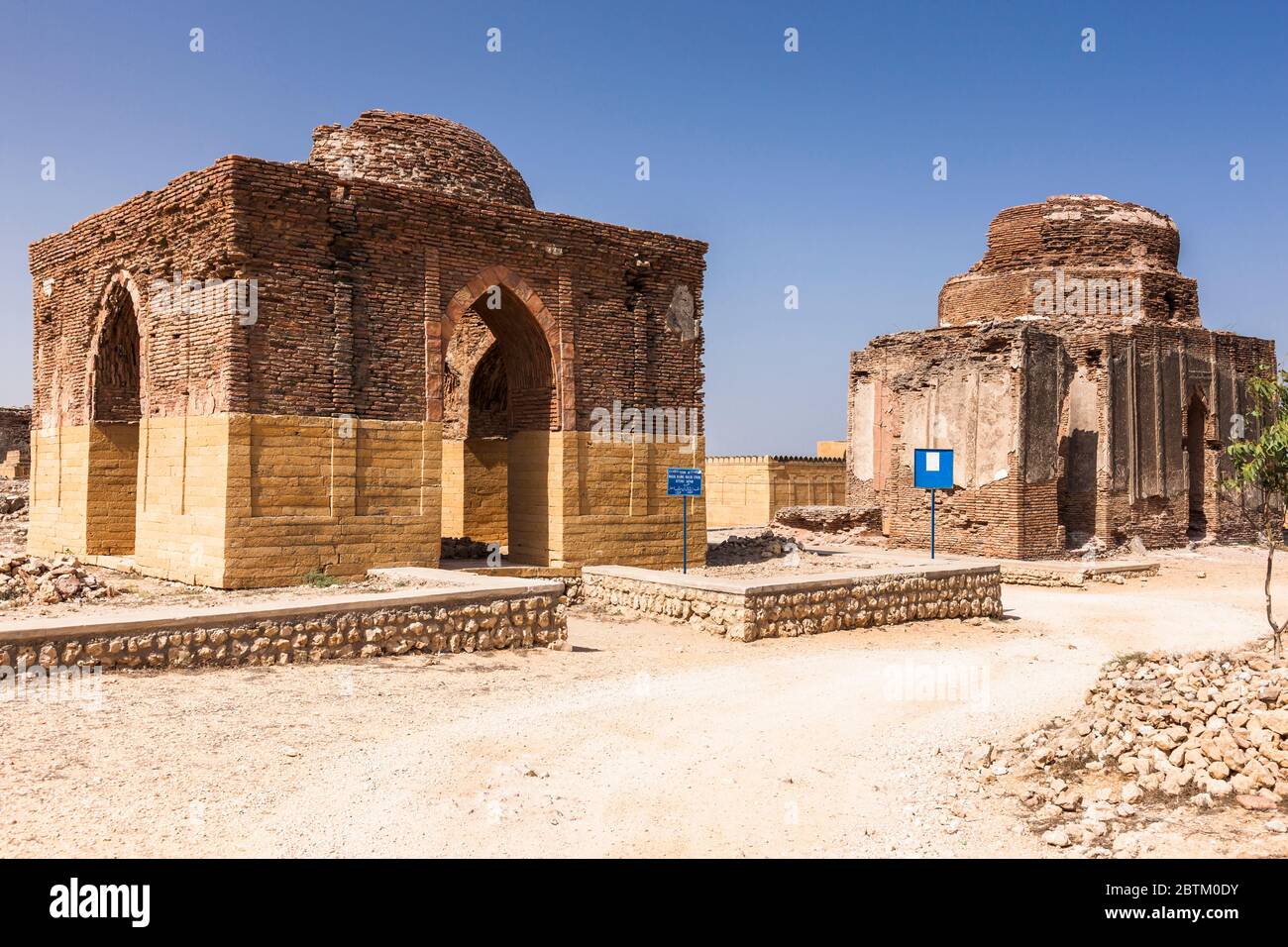 La necropoli di Makli, Makli Hills, uno dei più grandi siti funerari del mondo, Makli, sobborgo di Thatta, la provincia di Sindh, il Pakistan, l'Asia meridionale, l'Asia Foto Stock