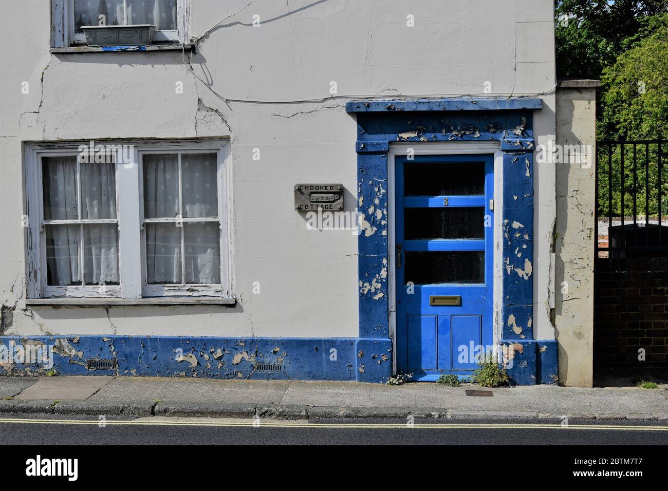 The Crooked Cottage, Newport, Isola di Wight, vicino al fiume Medina. Foto Stock
