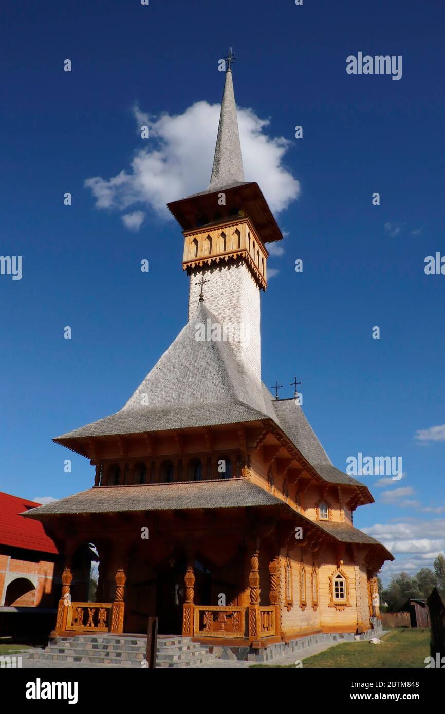 Chiesa di legno al Monastero di Barsana, Romania Foto Stock