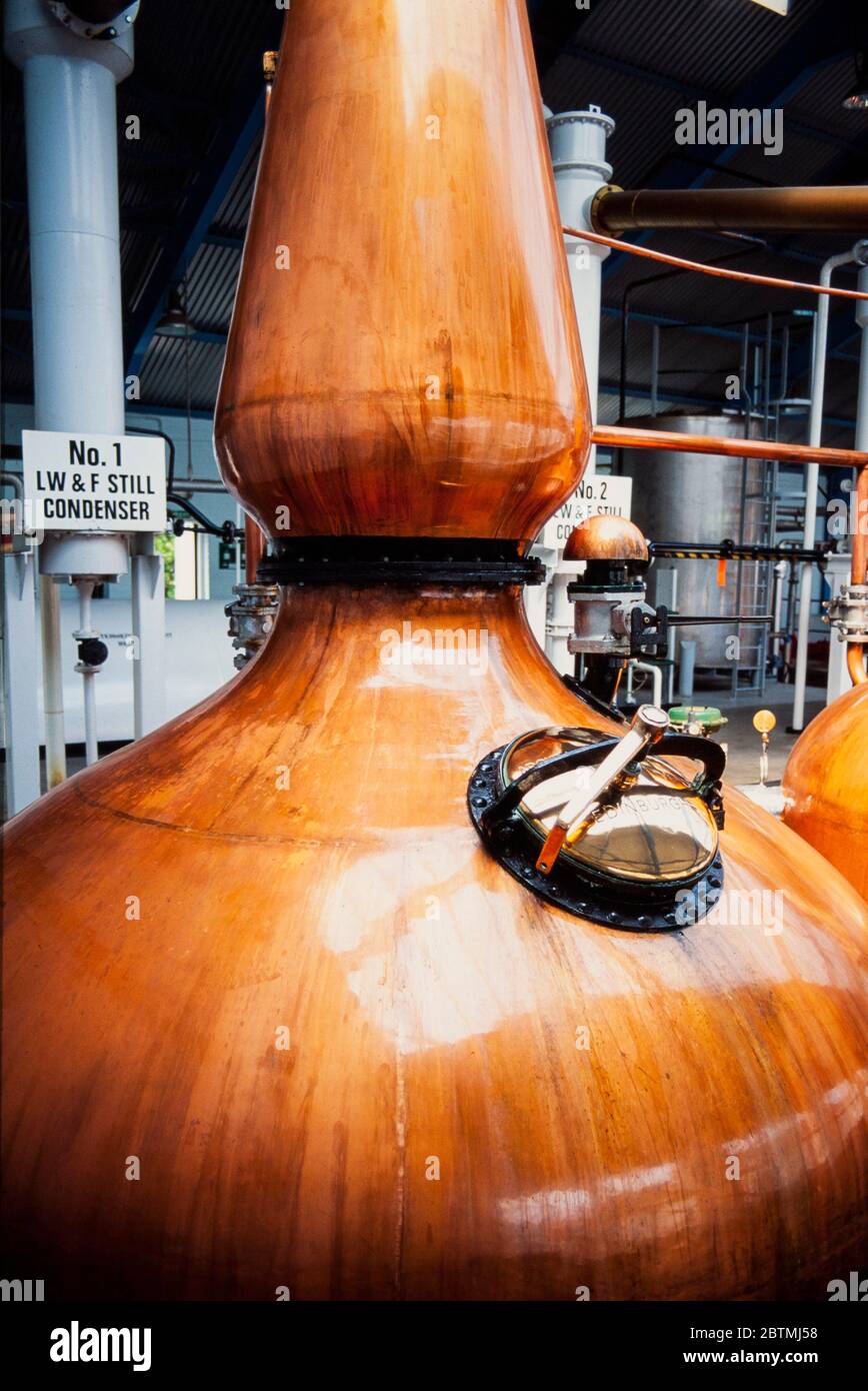 Primo piano di un whisky ancora nella distilleria di whisky Laphroaig, Port Ellen, Islay, Inner Hebrides, Scozia, Regno Unito. Foto Stock