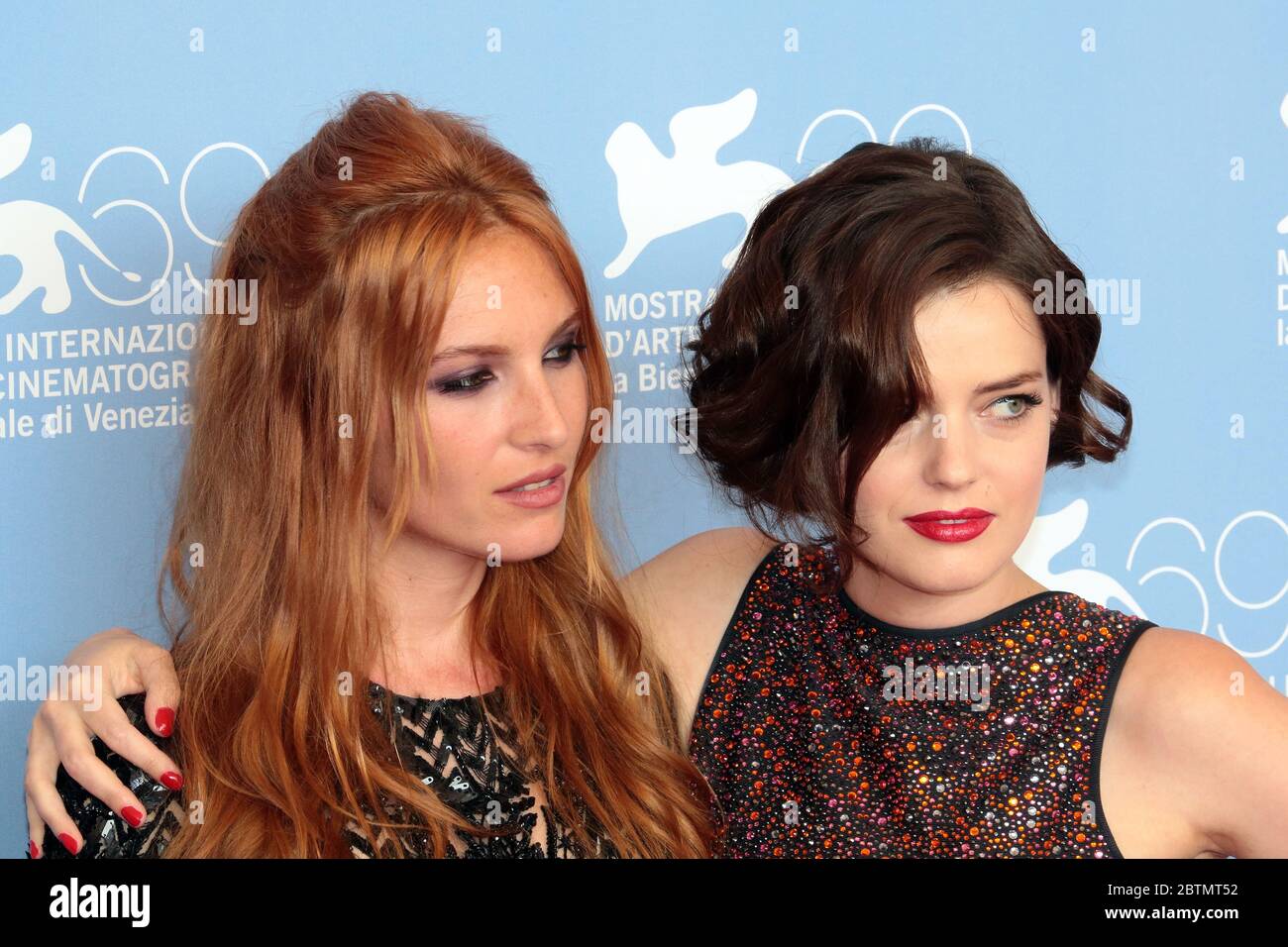 VENEZIA, ITALIA - SETTEMBRE 07: Roxane Mesquida e Josephine De la Baume frequentano la Photocall 'Bacio dei dannati' Foto Stock