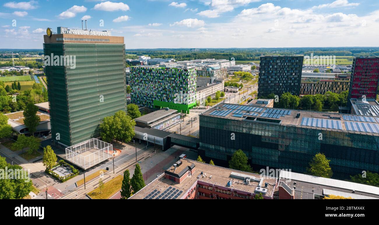 Utrecht, Utrecht / Paesi Bassi - 27 maggio 2020: Veduta aerea del Parco della Scienza di Utrecht Uithof - complesso universitario Foto Stock