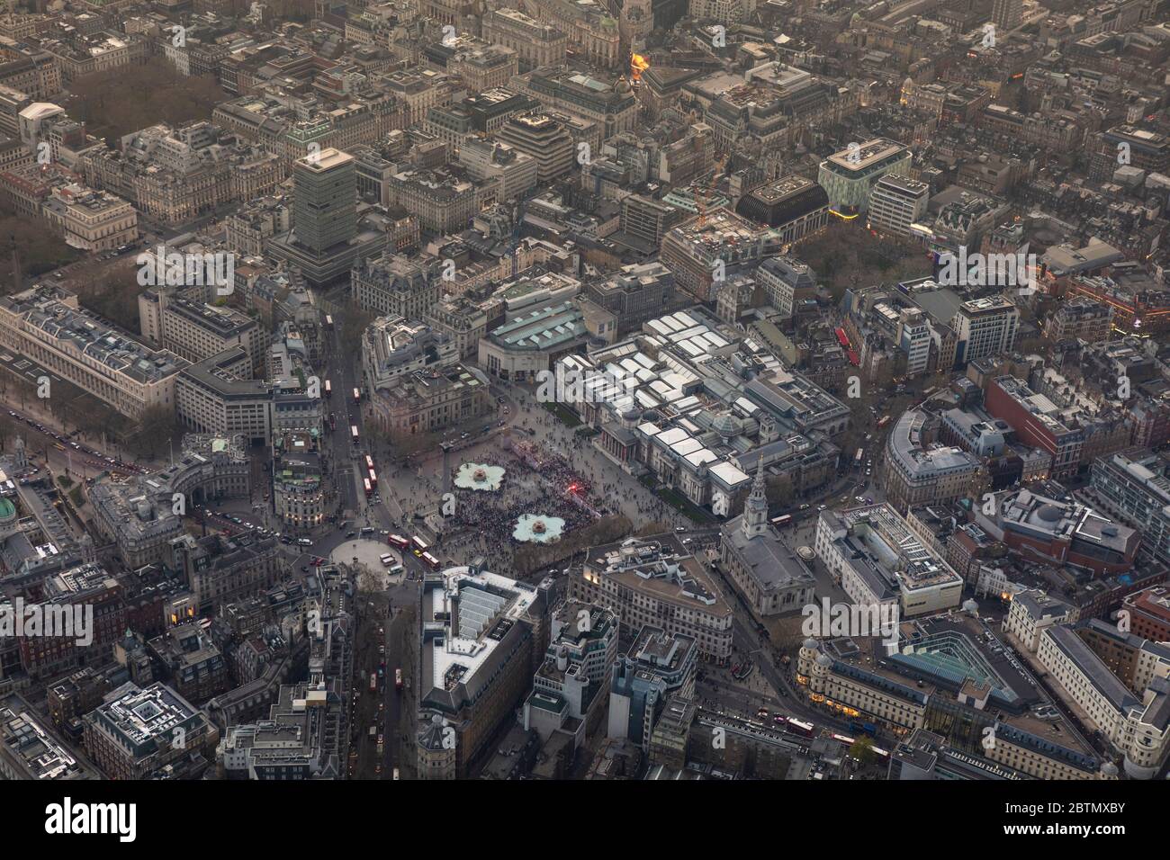 Veduta aerea di Trafalgar Square a Londra al Dusk Foto Stock