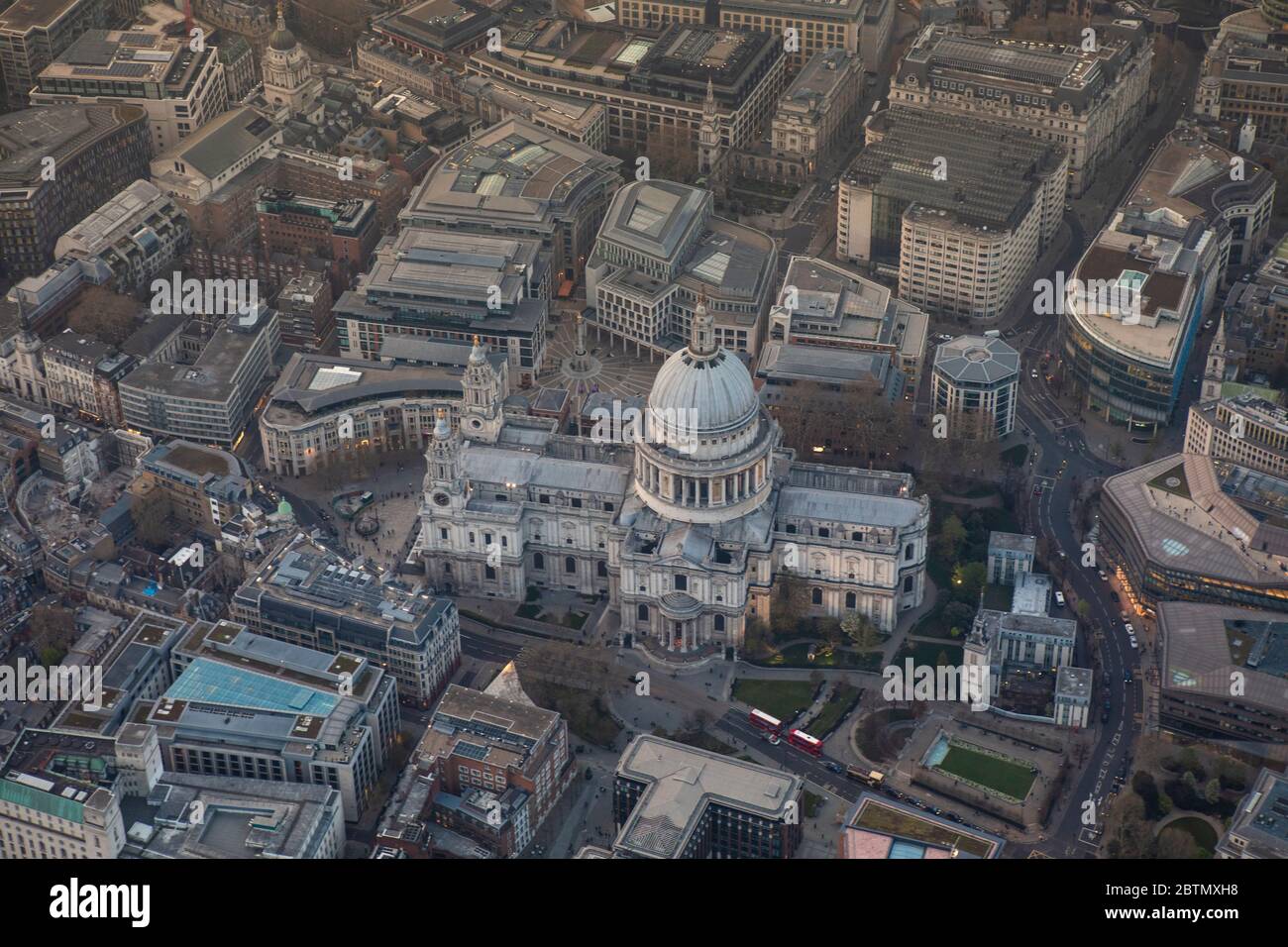 Vista aerea della Cattedrale di St Paul a Londra al tramonto Foto Stock