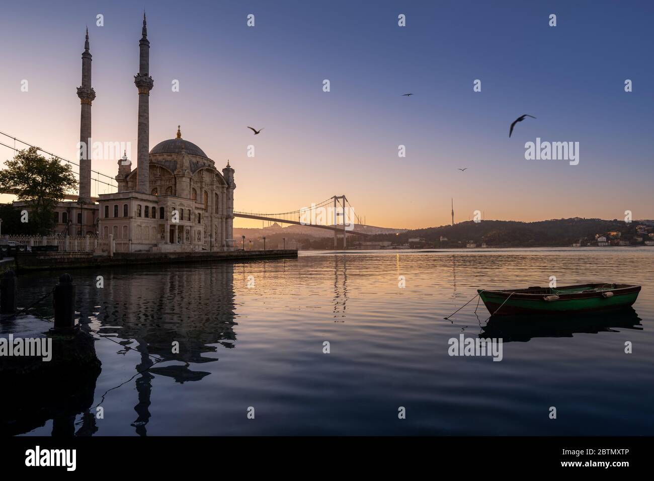 Ortakoy Istanbul paesaggio panoramico bella alba Ortakoy Moschea e Bosforo Ponte, Istanbul Turchia. Migliore destinazione turistica di Istanbul. R Foto Stock