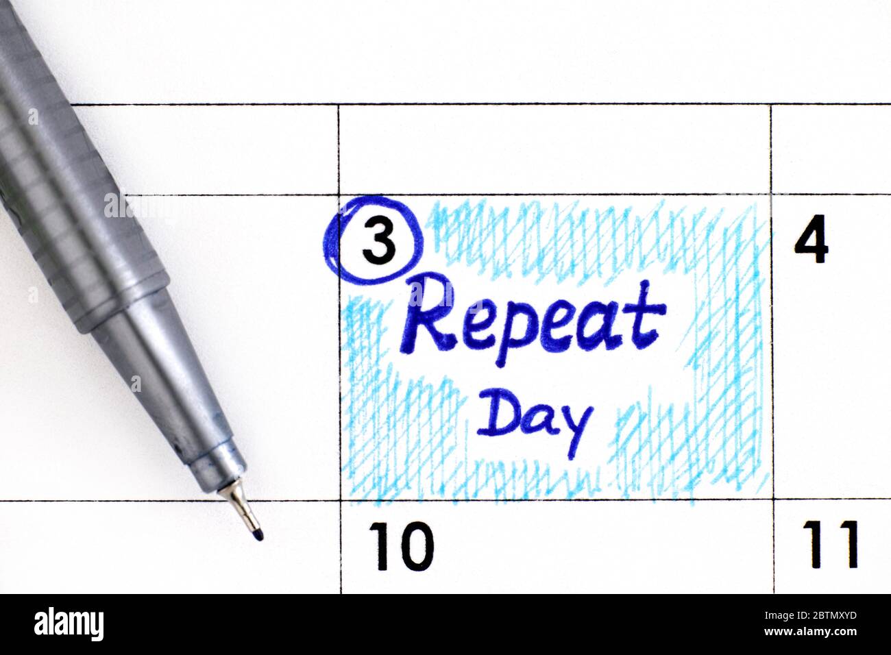 Promemoria Ripeti giorno nel calendario con la penna. Giugno 03. Foto Stock