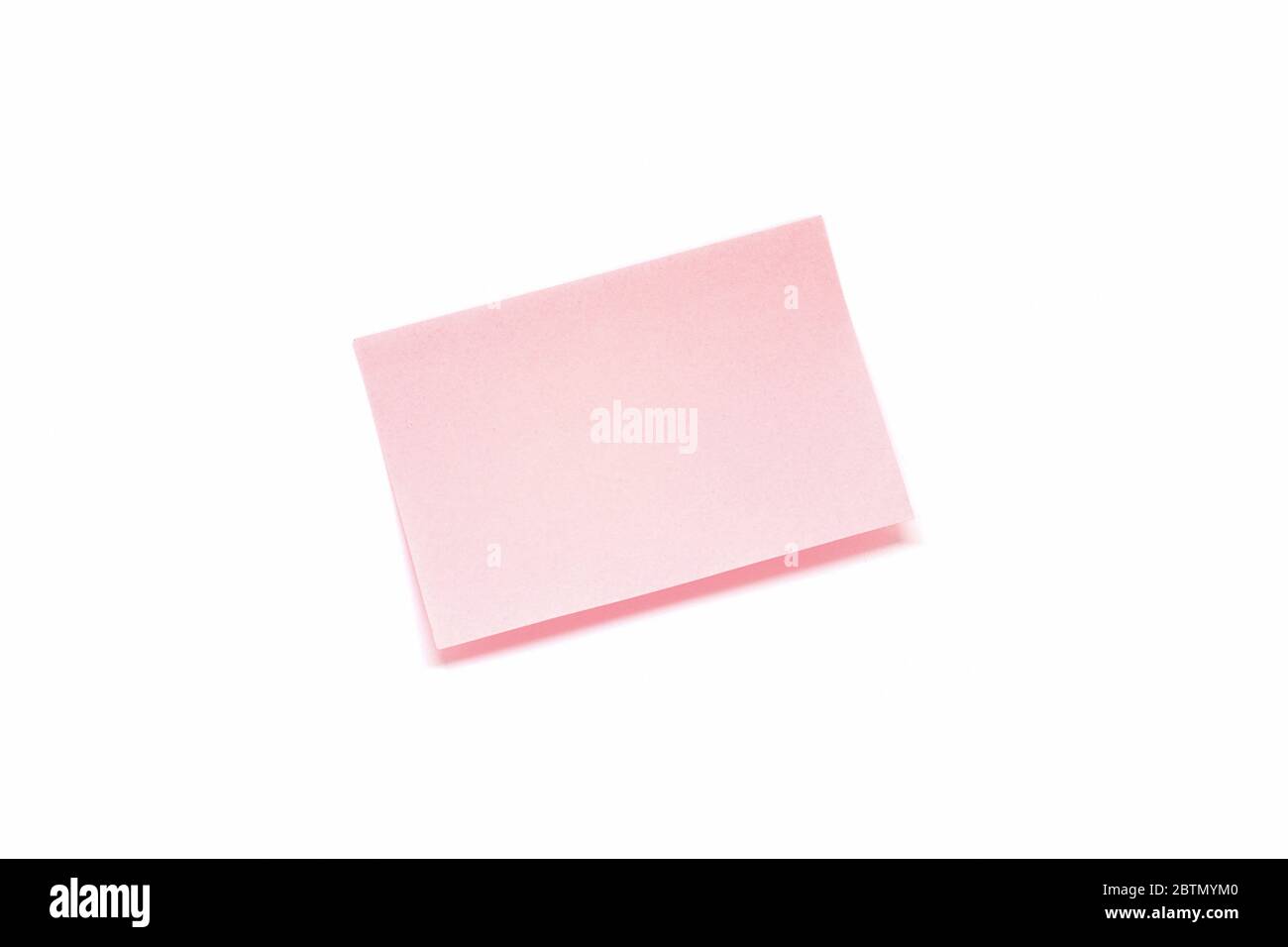 Isolato carta rosa per blocco note su sfondo bianco. Foto Stock