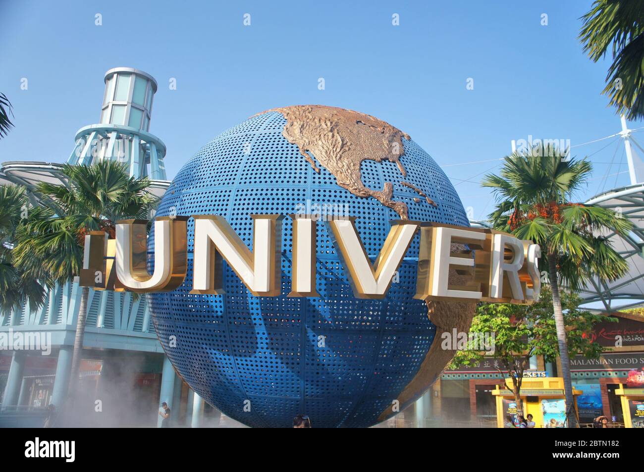 SINGAPORE - 7 OTTOBRE 2015: Universal Studios Singapore parco a tema globo sull'isola di Sentosa Foto Stock