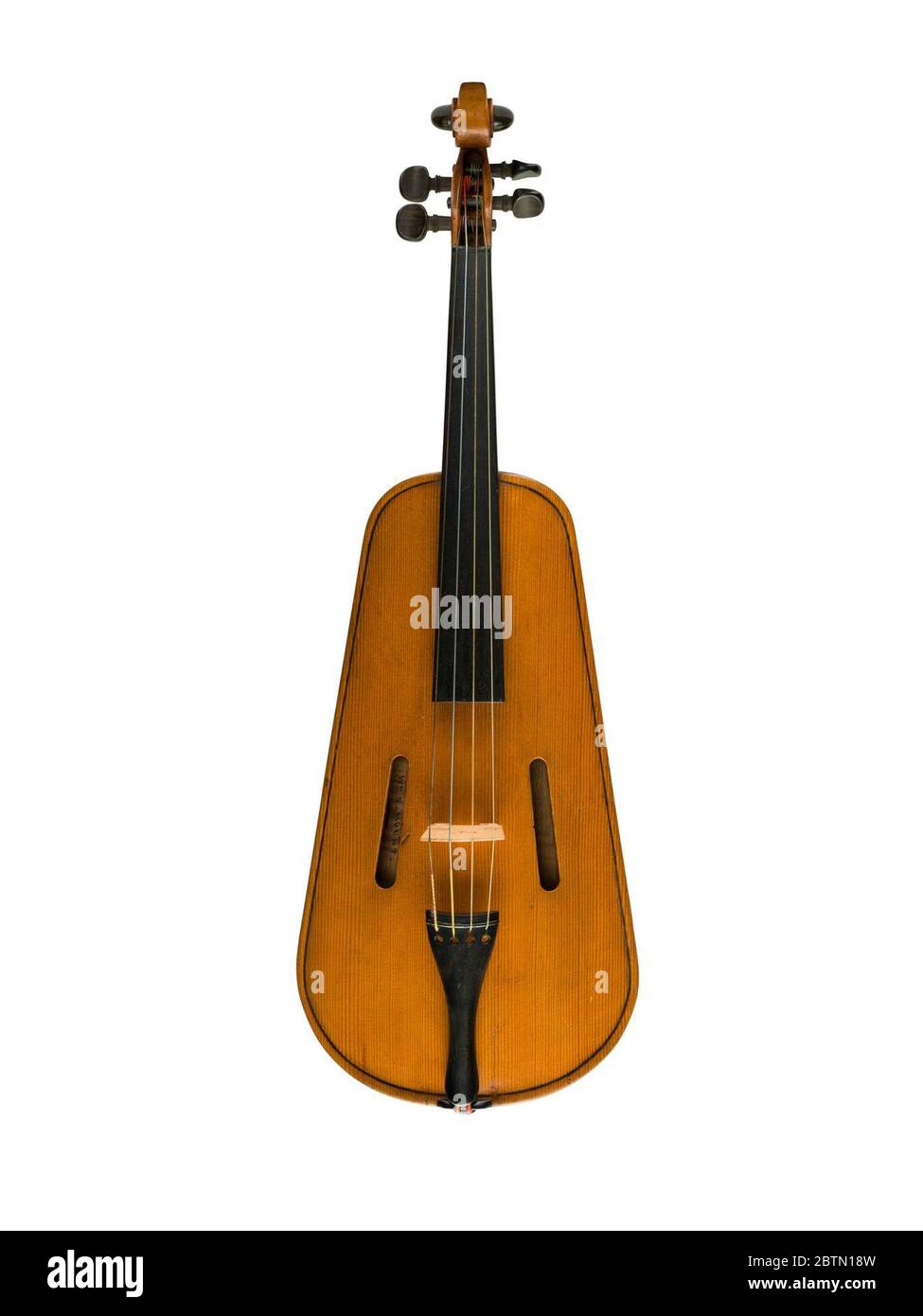 Montare il violino posteriore cavo. Questo "violino a schiena cava" fu  inventato da William S. Mount of Stony Brook, New York. Il modello di  brevetto è stato realizzato dall'amico James H. Ward