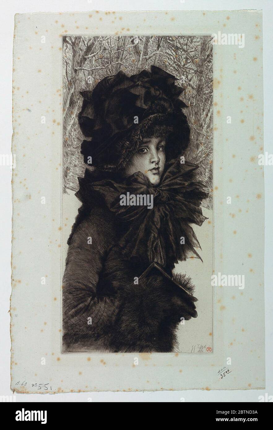 Domenica mattina. Ricerca in ProgressLa figura a mezza lunghezza di una giovane donna è vista contro un ambiente invernale all'aperto. Si gira verso destra ma guarda verso lo spettatore. Foto Stock